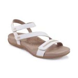 AETREX Gabby Leather Sandals